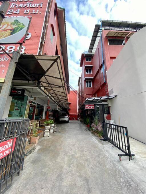 Apartment Ratanawong Place 556 *
